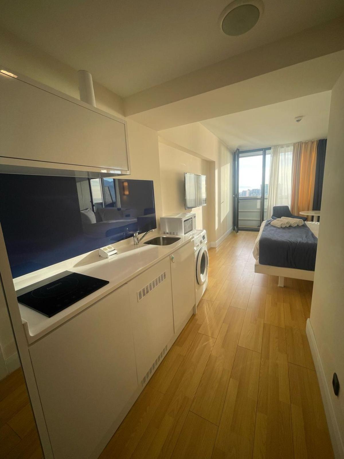 Holiday In Orbi Apartment บาทูมิ ภายนอก รูปภาพ
