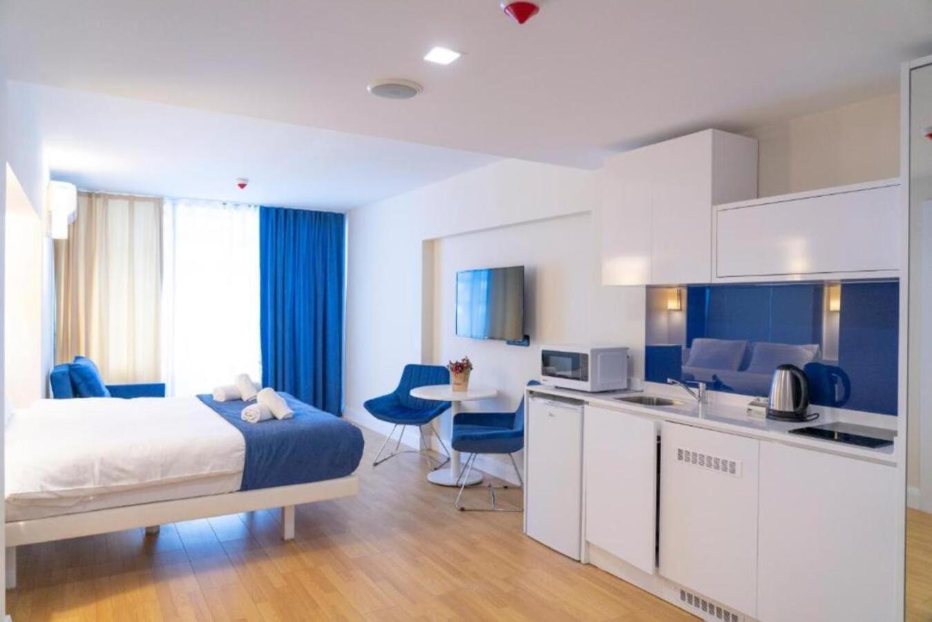 Holiday In Orbi Apartment บาทูมิ ภายนอก รูปภาพ