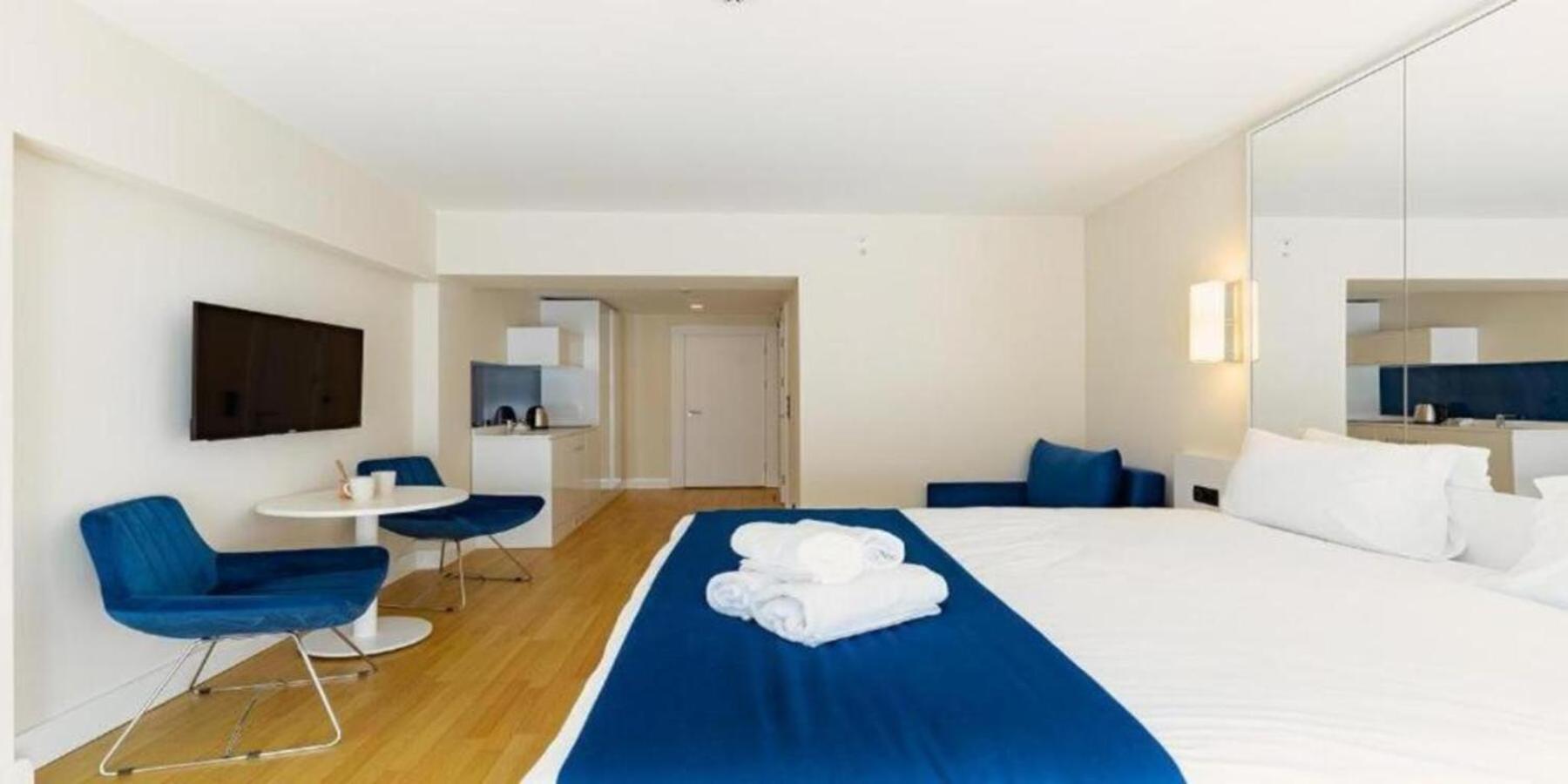 Holiday In Orbi Apartment บาทูมิ ภายนอก รูปภาพ