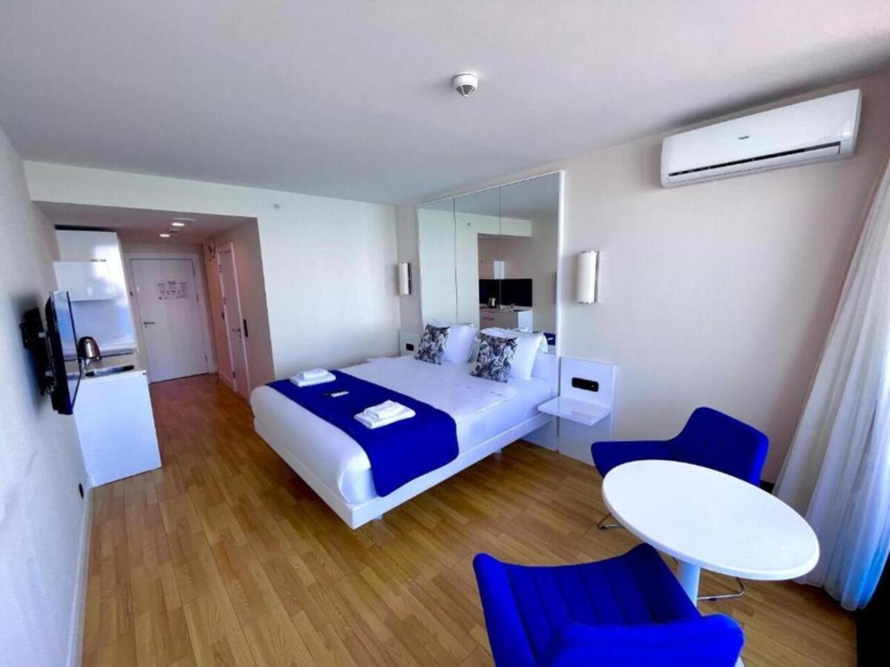 Holiday In Orbi Apartment บาทูมิ ภายนอก รูปภาพ