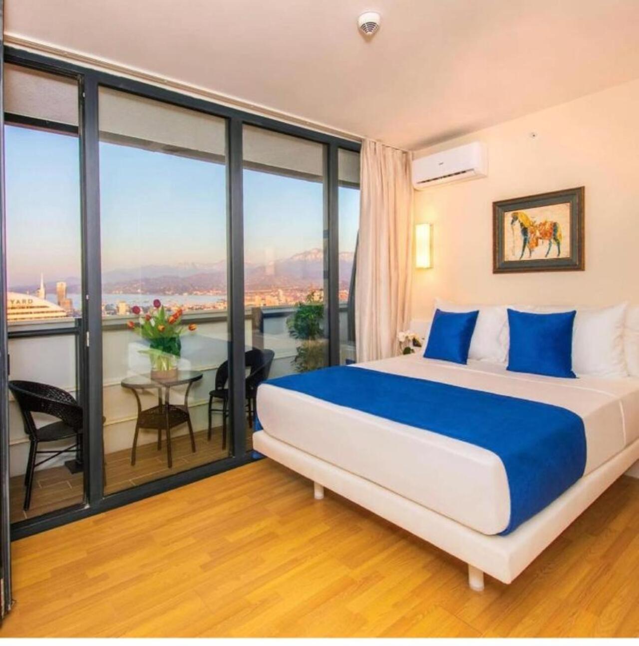 Holiday In Orbi Apartment บาทูมิ ภายนอก รูปภาพ